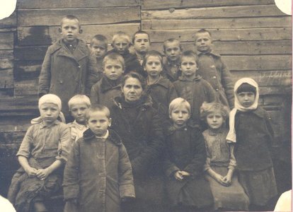 Учащиеся школы (приблизительно 1943 - 1945гг.)